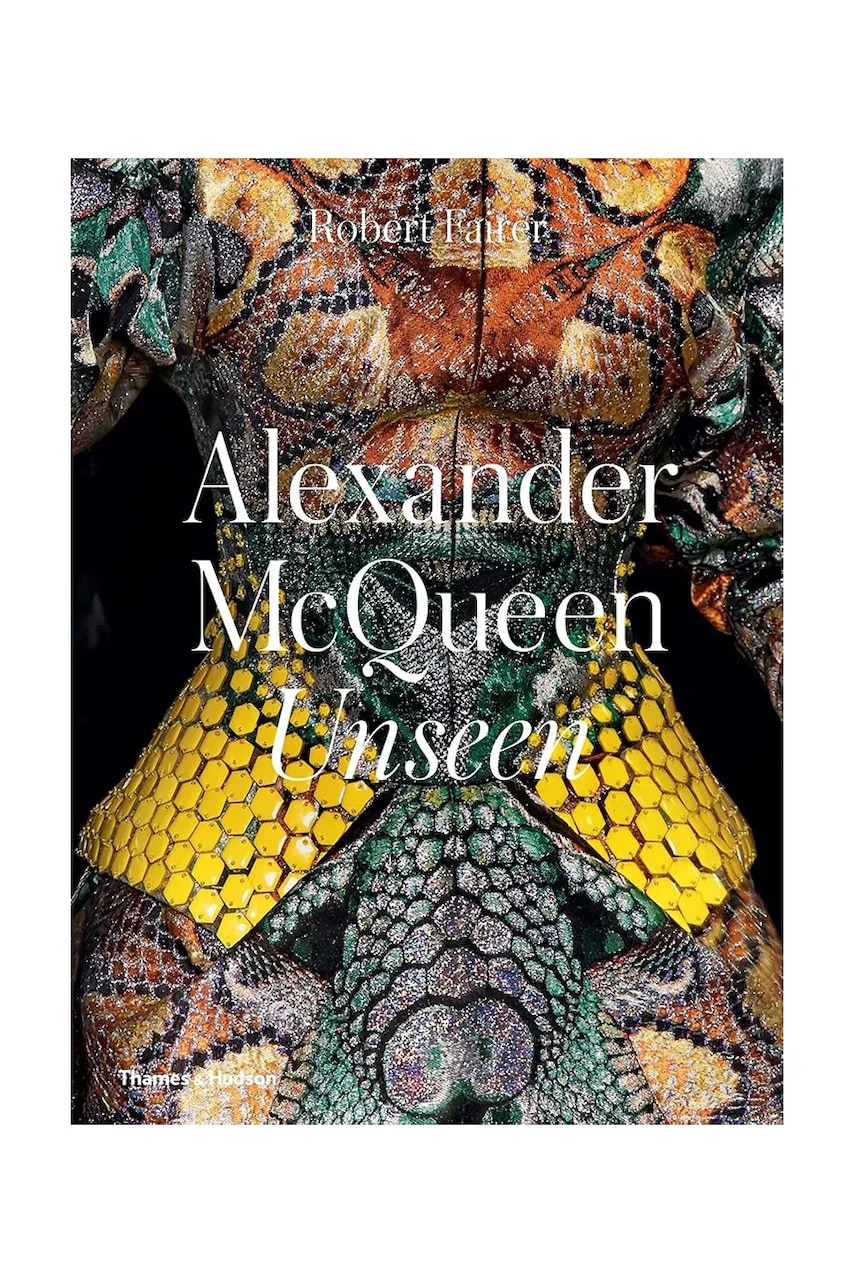 Книга home & lifestyle Alexander Mcqueen: Unseen by Robert Fairer, English