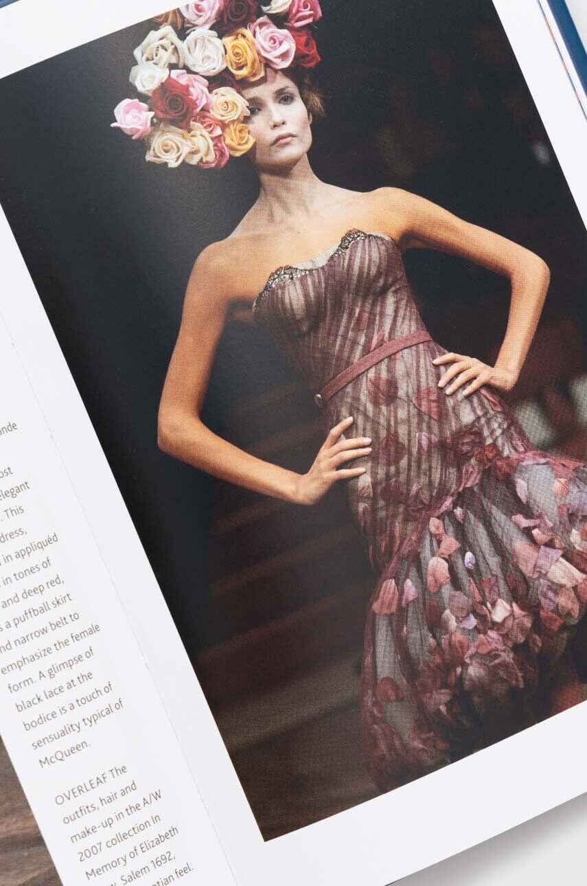 Книга Welbeck Publishing Group Little Book of Alexander McQueen, Karen Homer