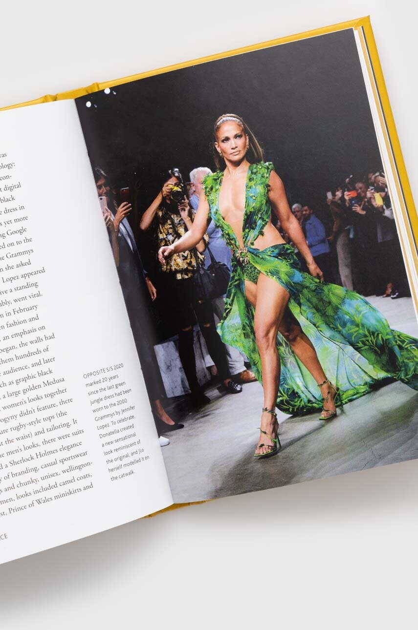 Книга Welbeck Publishing Group Little Book of Versace, Laia Farran Graves