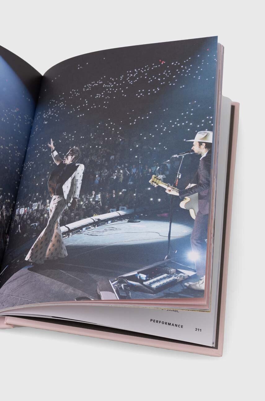 Книга Printworks Icons of Style: Harry Styles by Lauren Cochrane, English