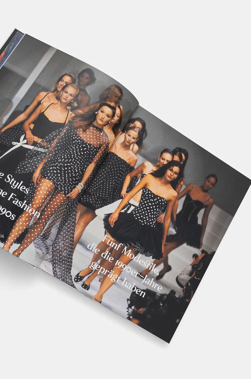 Книга Rig-Tig 1990s Fashion Book by Pierre Toromanoff, English колір білий