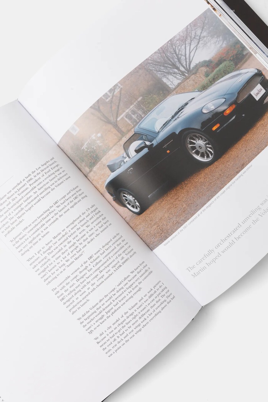 Книга home & lifestyle Aston Martin by David Dowsey, English колір чорний