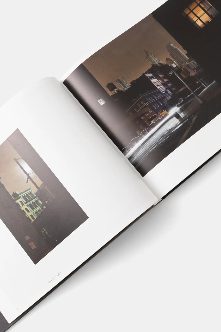 Книга home & lifestyle Lost in the Beauty of Bad Weather by Christophe Jacrot, English колір чорний