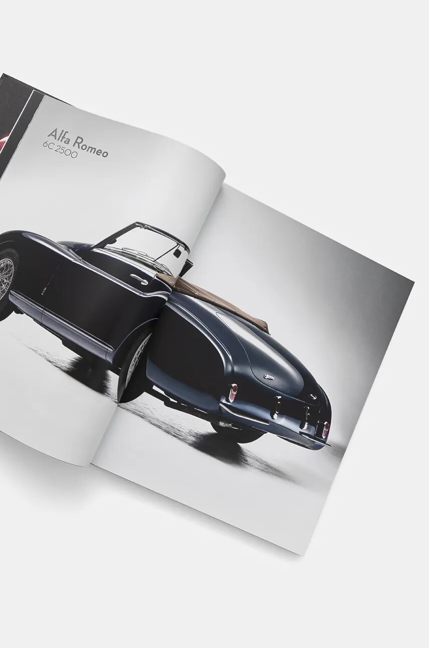 Книга home & lifestyle Classic Cars Book by Rene Staud, English колір чорний