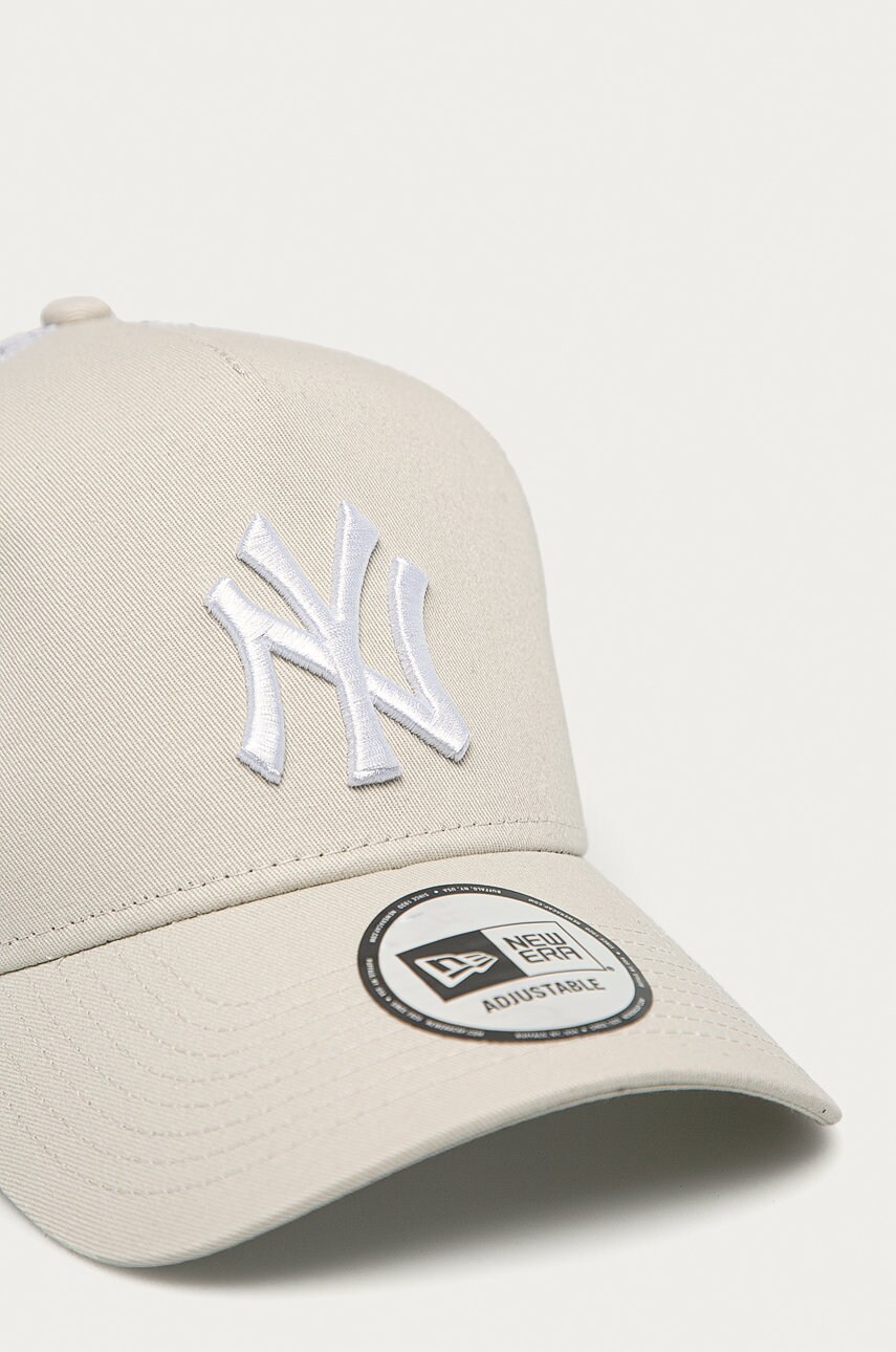 Кепка New Era колір бежевий з аплікацією