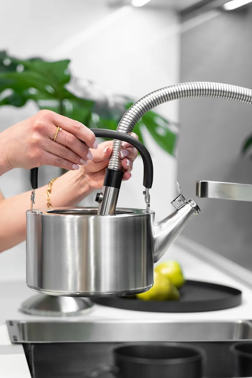 Чайник зі свистком Vialli Design Diamante 1,5 L