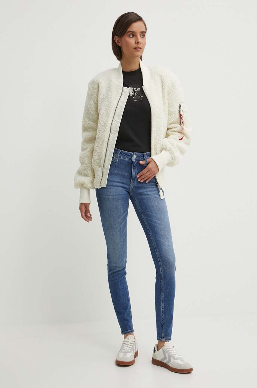 Куртка-бомбер Alpha Industries Ma-1 Teddy жіночий колір бежевий перехідна oversize 108102.16-cream