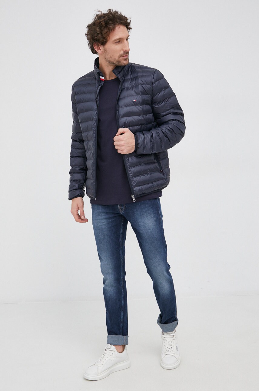 Куртка Tommy Hilfiger чоловіча колір синій зимова