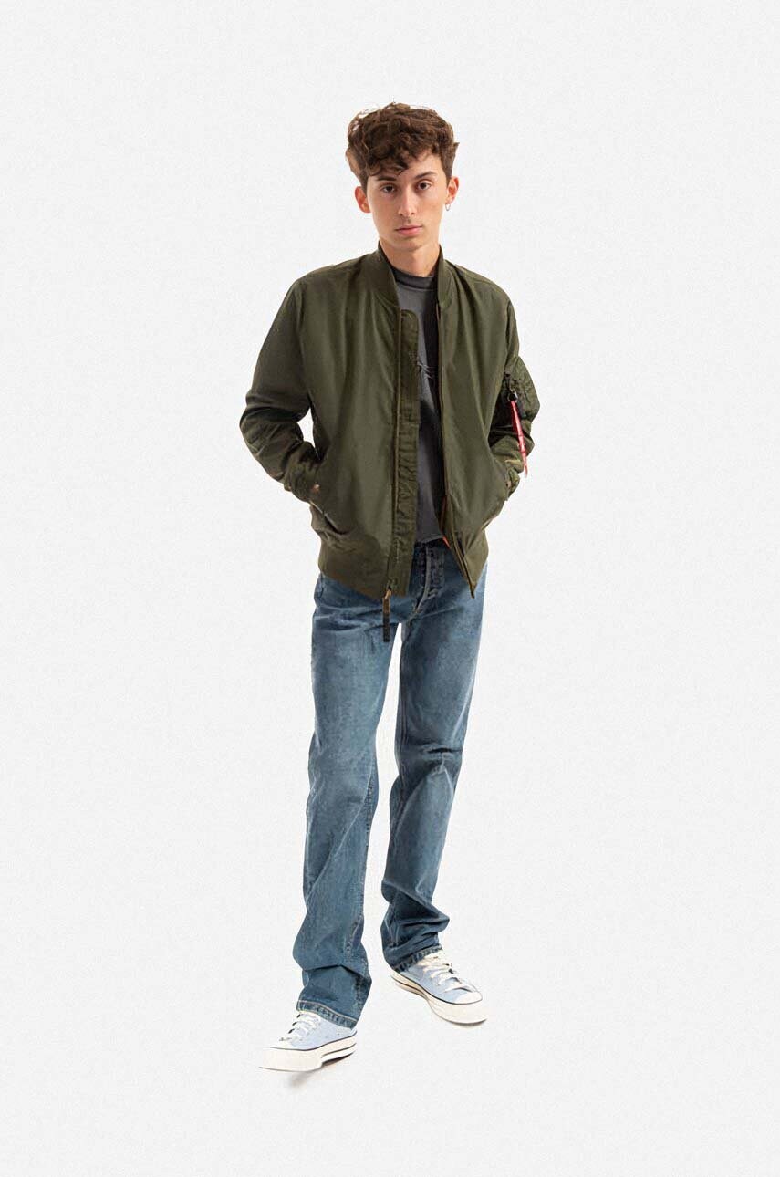 Куртка-бомбер Alpha Industries MA-1 191103 чоловічий колір зелений перехідна 191103.257-green