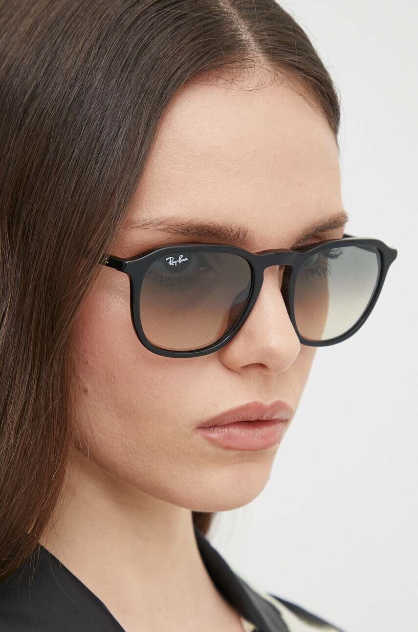Сонцезахисні окуляри Ray-Ban жіночі колір чорний