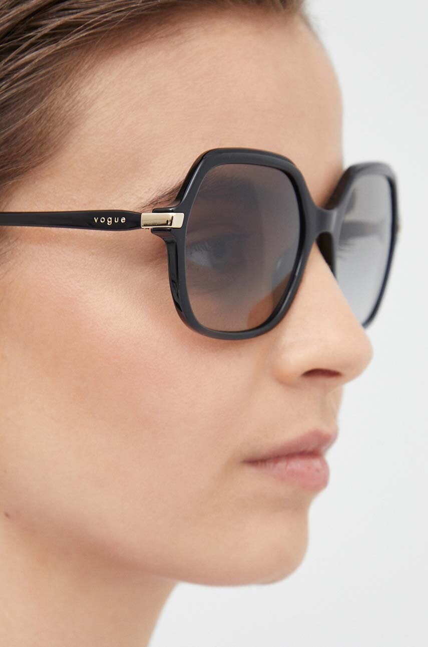 Купити Сонцезахисні окуляри VOGUE жіночі колір чорний 0VO5561S – головне зображення