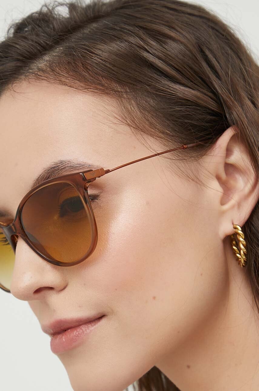 Сонцезахисні окуляри Emporio Armani жіночі колір коричневий