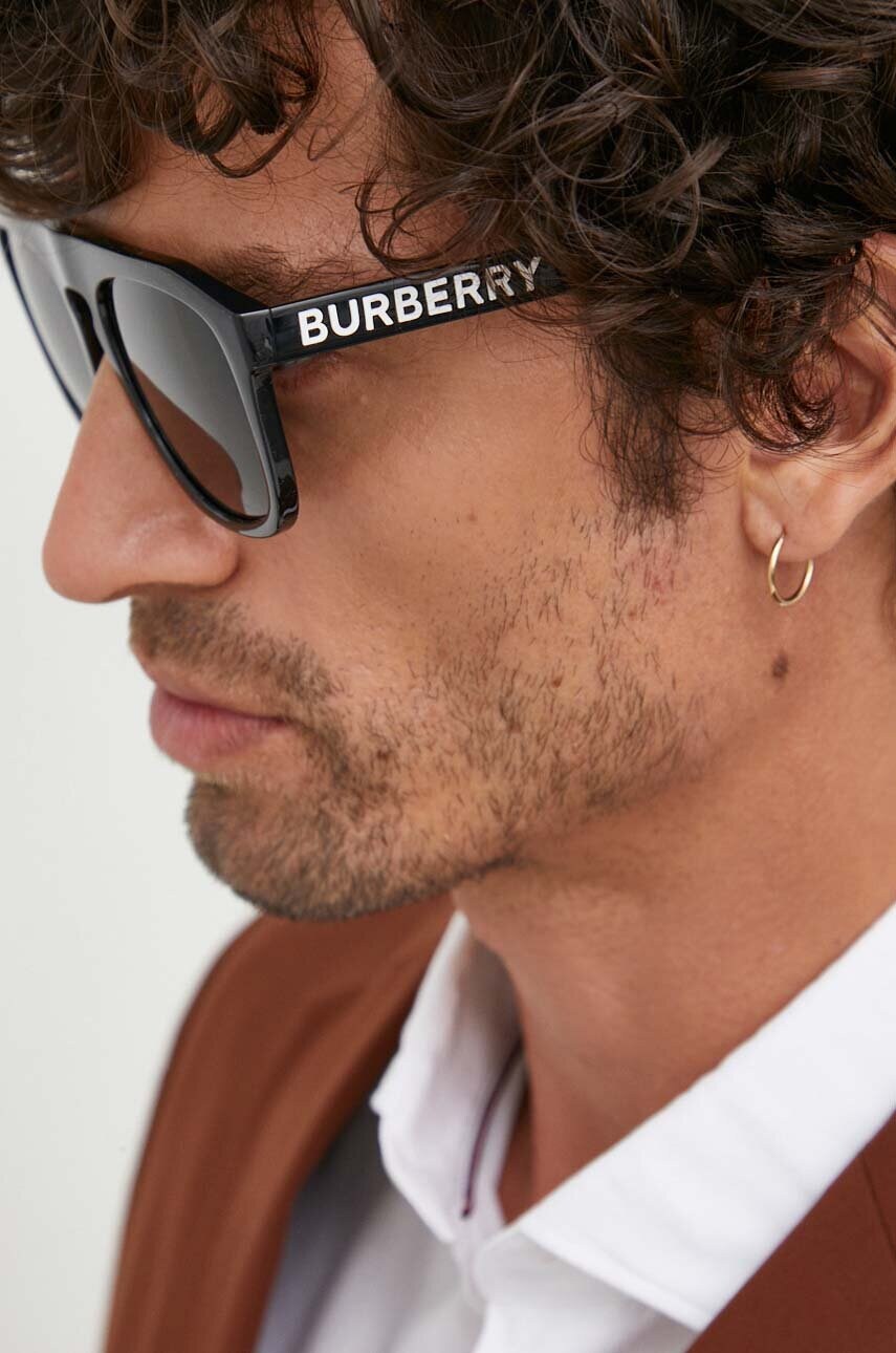 Сонцезахисні окуляри Burberry чоловічі колір чорний