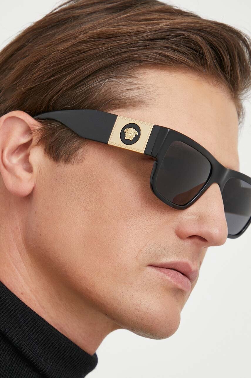 Сонцезахисні окуляри Versace чоловічі колір чорний