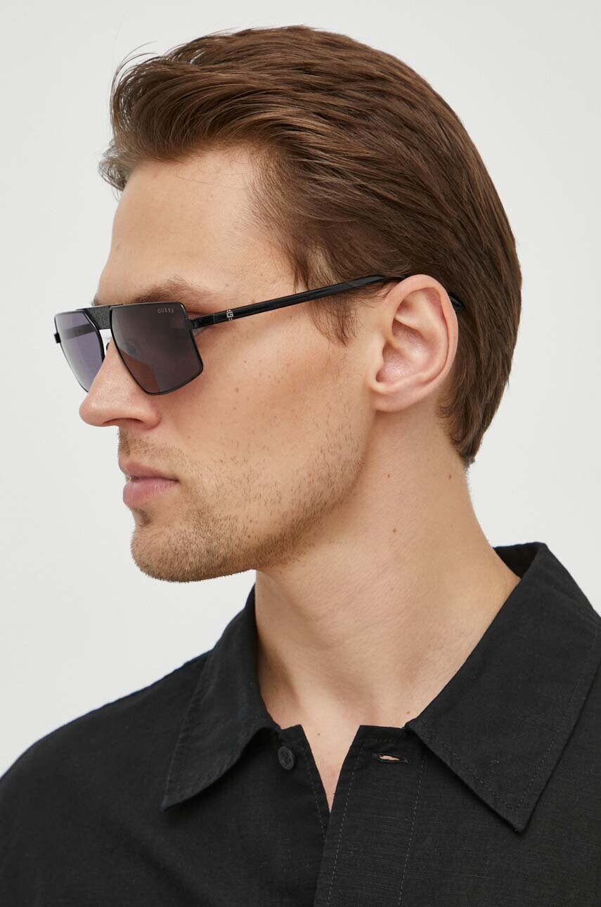 Сонцезахисні окуляри Guess чоловічі колір чорний GU00087_6001Y