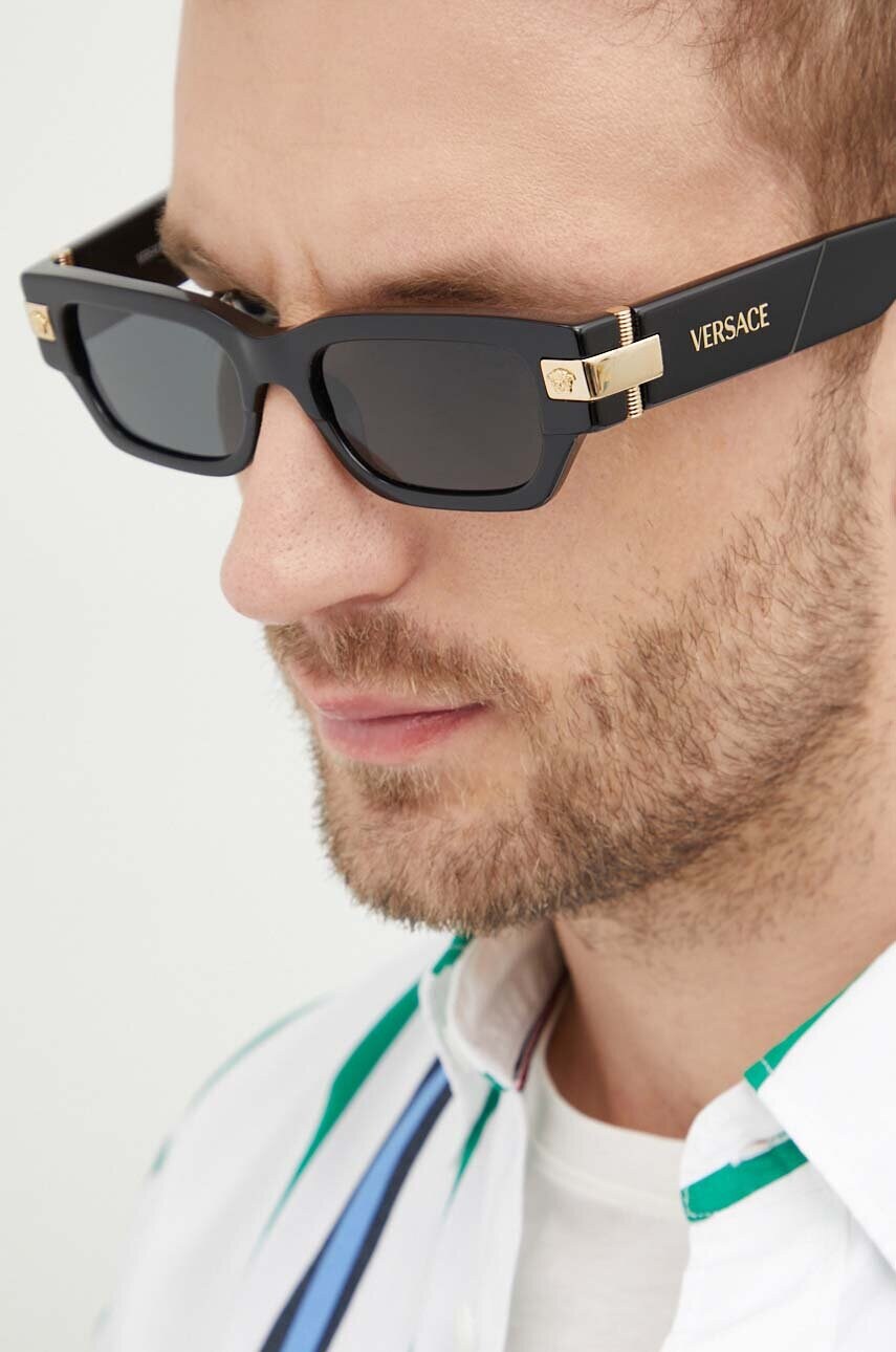 Сонцезахисні окуляри Versace чоловічі колір чорний 0VE4465