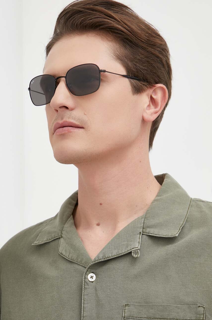 Сонцезахисні окуляри Ray-Ban колір чорний