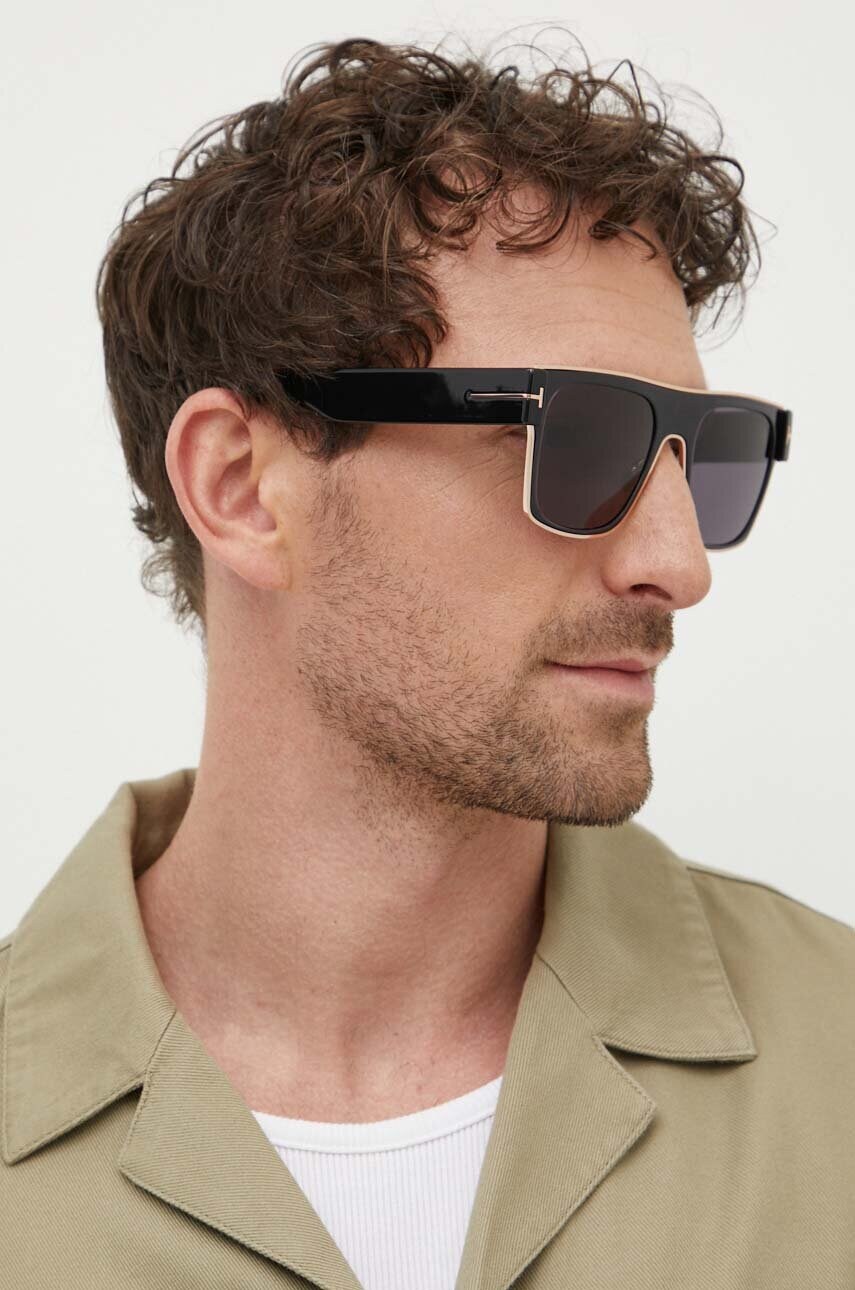 Сонцезахисні окуляри Tom Ford колір чорний FT1073_5401A