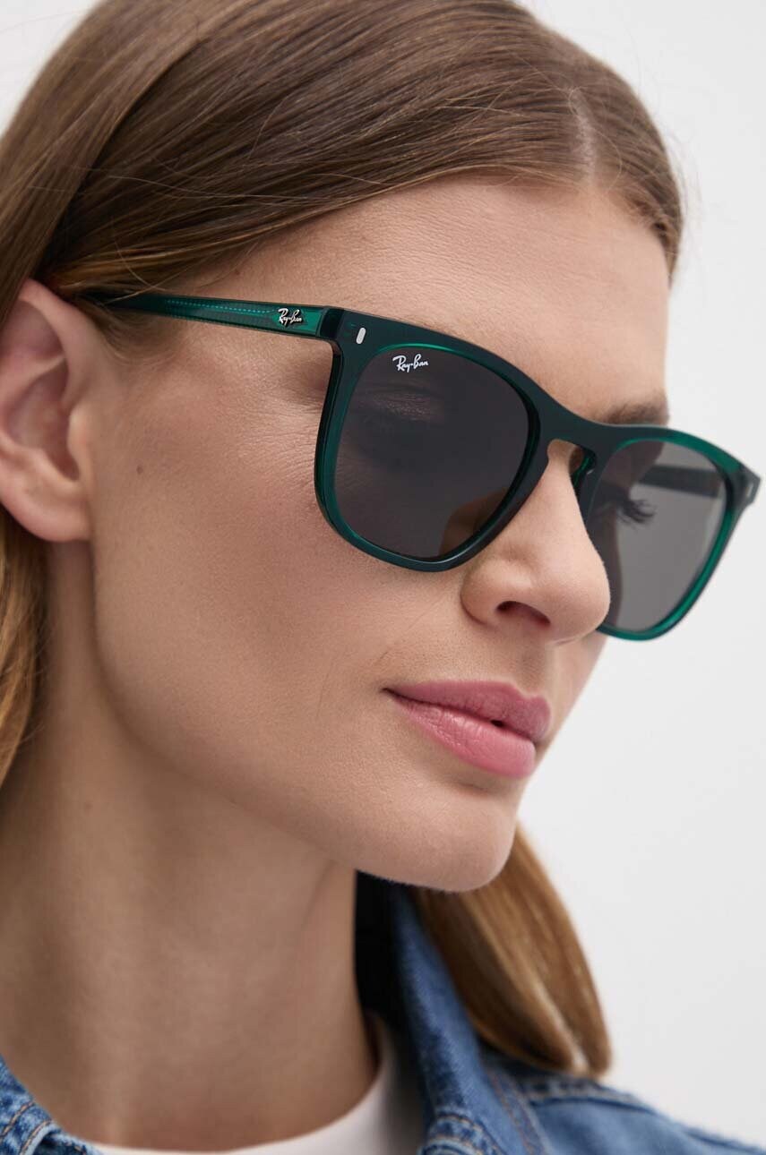Сонцезахисні окуляри Ray-Ban колір зелений 0RB2210
