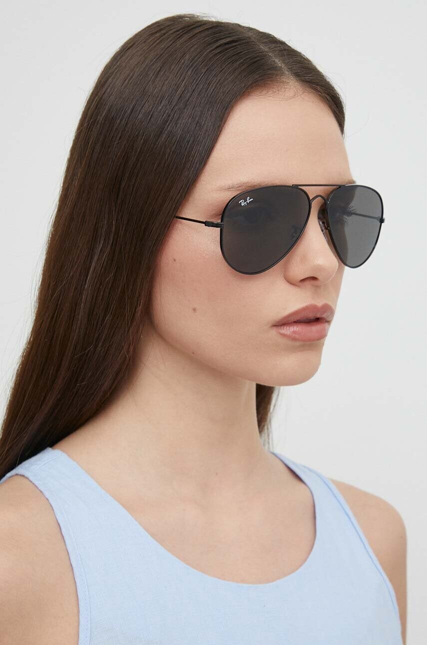 Сонцезахисні окуляри Ray-Ban колір чорний