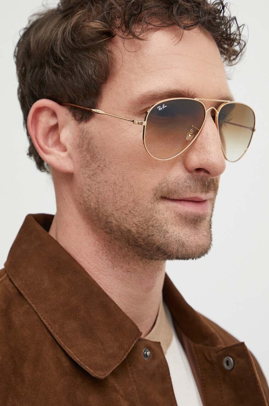 Сонцезахисні окуляри Ray-Ban колір золотий