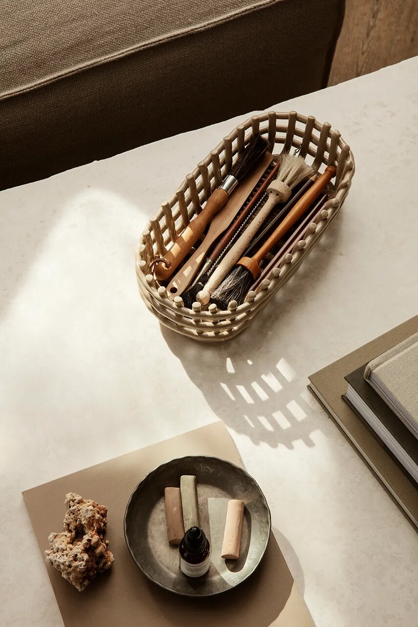 Декоративний кошик ferm LIVING Ceramic Basket колір бежевий