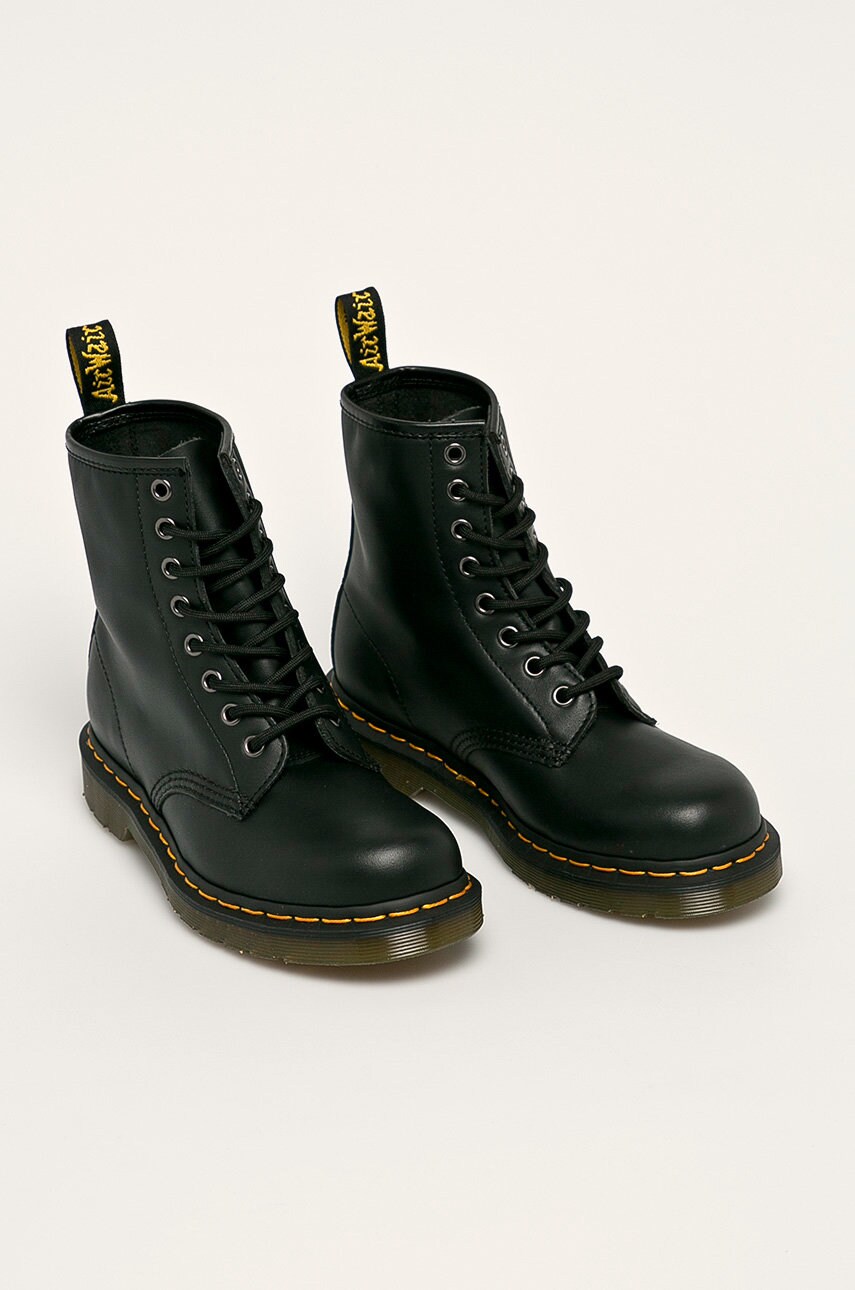 Шкіряні черевики Dr. Martens жіночі колір чорний на плоскому ходу