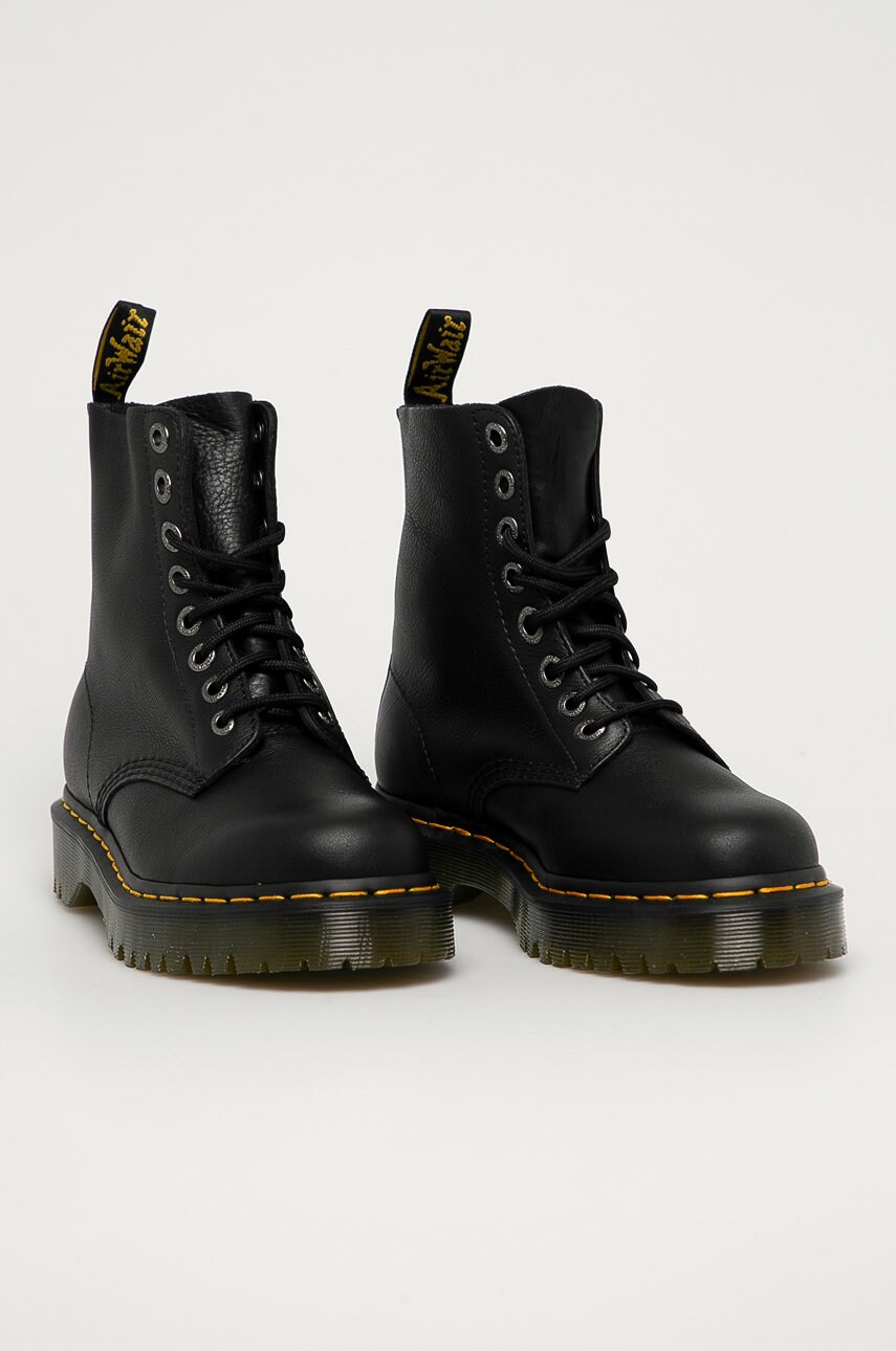 Шкіряні черевики Dr. Martens жіночі колір чорний на плоскому ходу