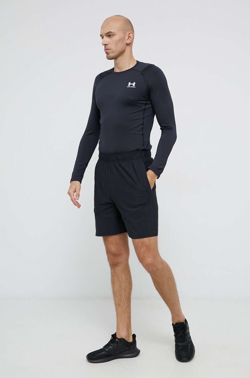 Лонгслів Under Armour 1366068 чоловічий колір чорний гладкий