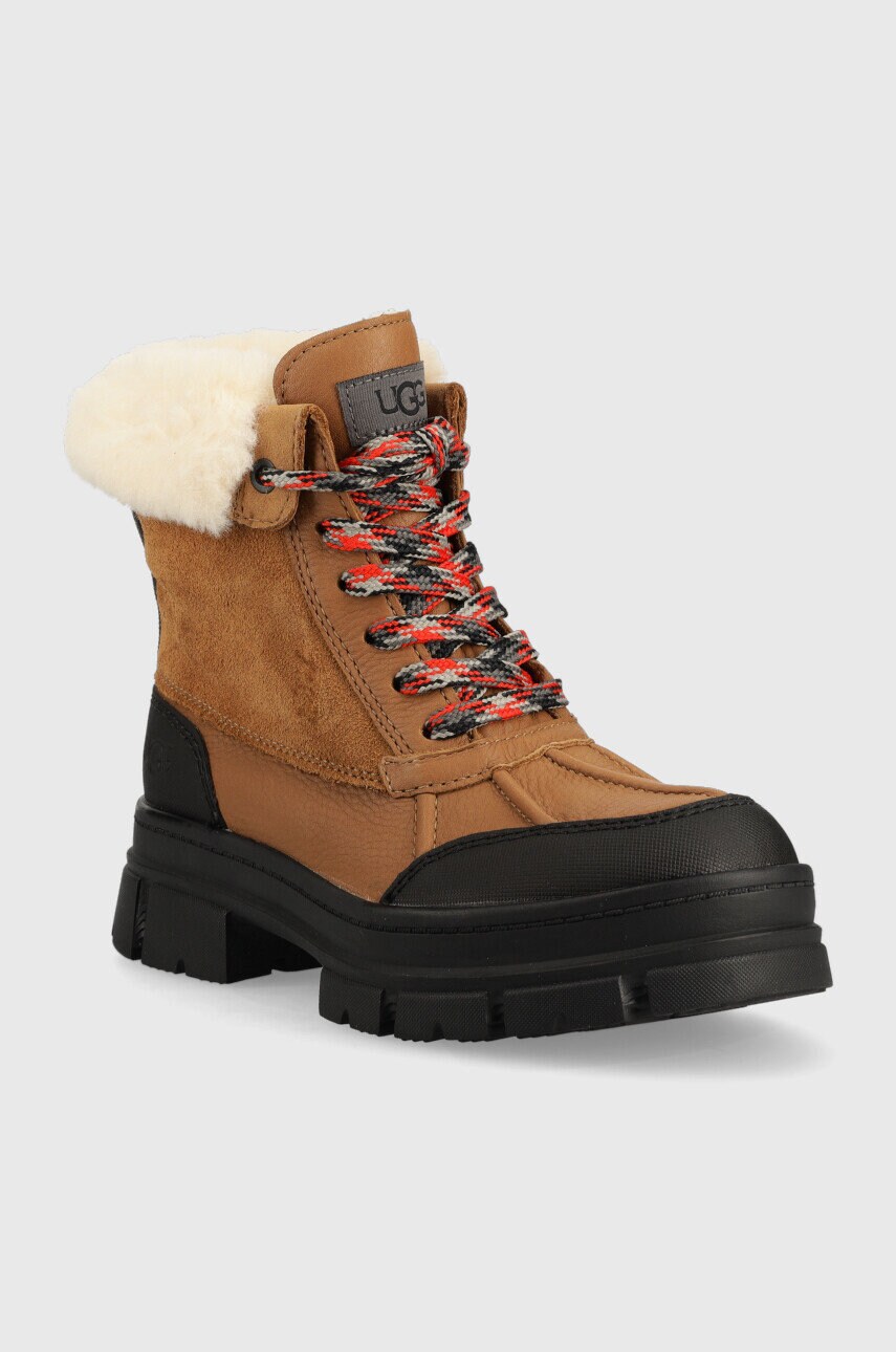 Черевики UGG W Ashton Addie жіночі колір коричневий на платформі утеплене 1130524.CHE-CHE