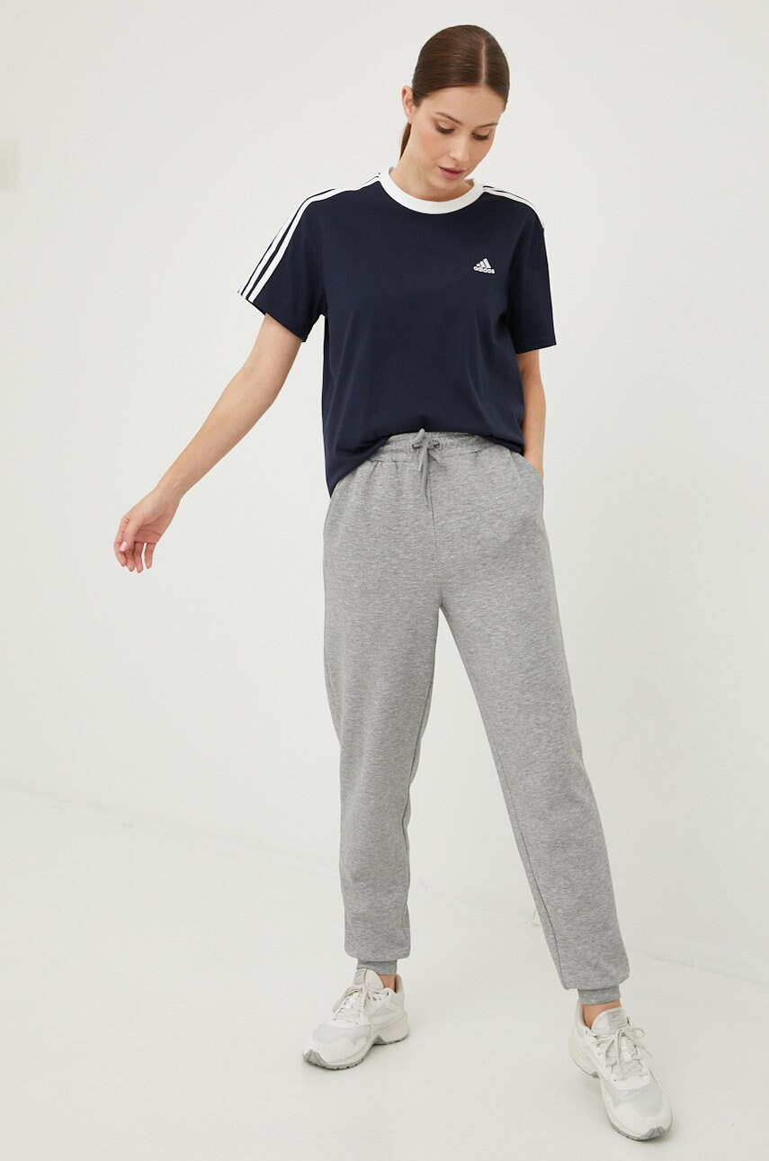 Бавовняна футболка adidas колір синій