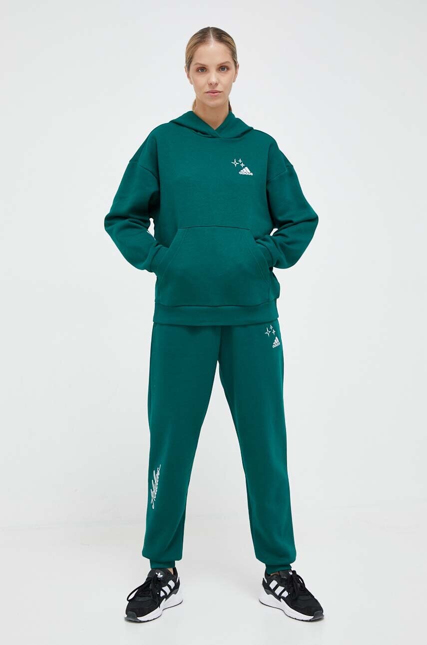 Кофта adidas жіноча колір зелений з капюшоном з аплікацією