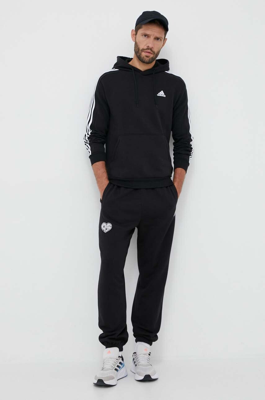 Кофта adidas чоловіча колір чорний з капюшоном з аплікацією
