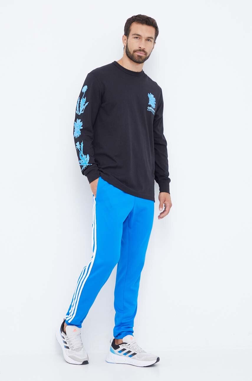 Бавовняний лонгслів adidas Originals колір чорний з принтом