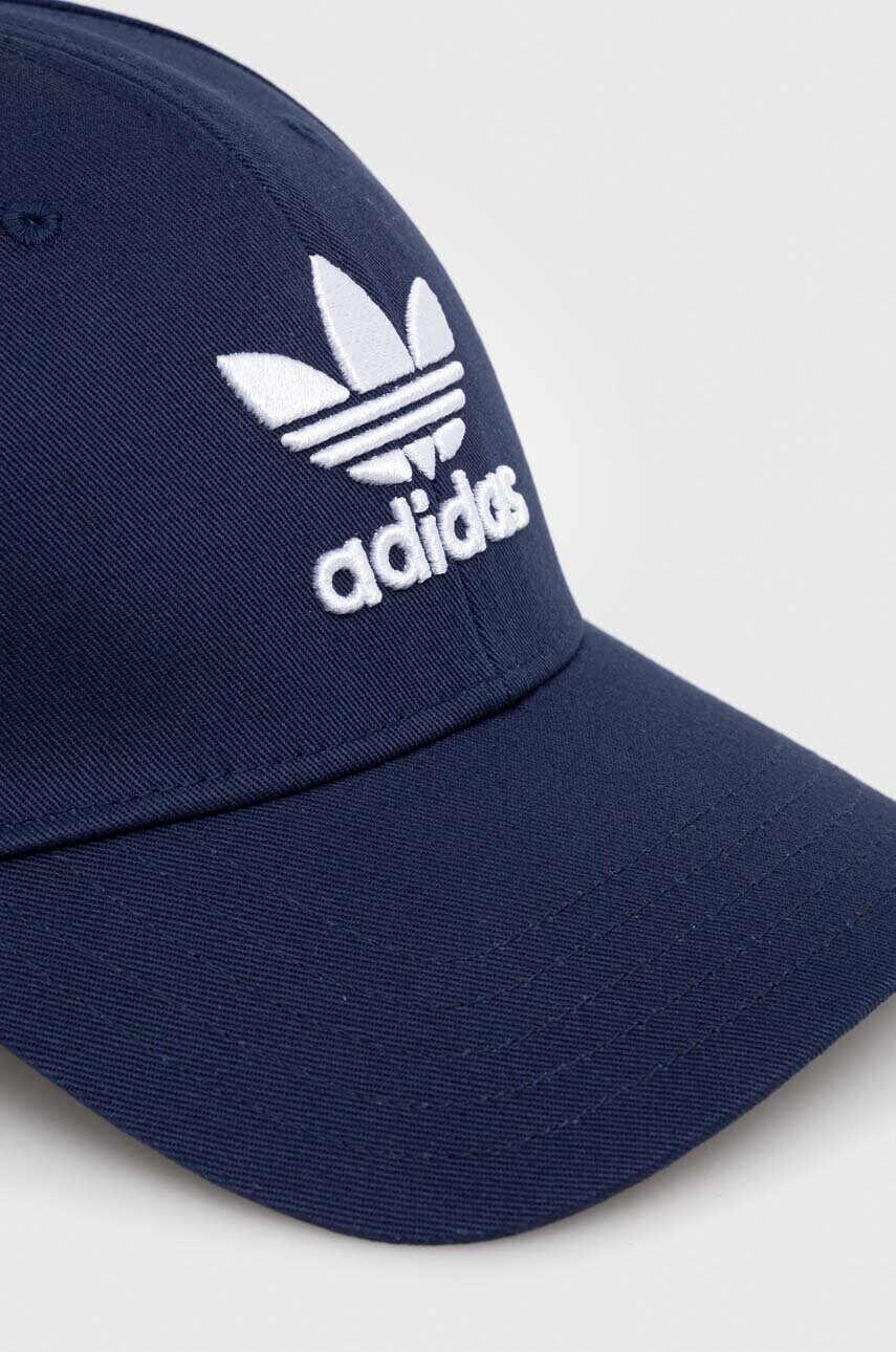 Бавовняна бейсболка adidas Originals з аплікацією