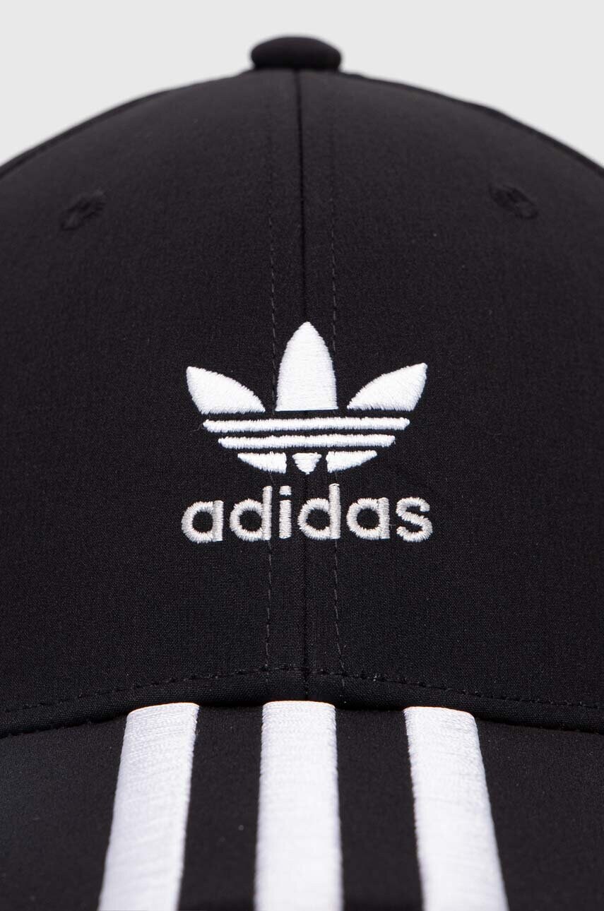 Кепка adidas Originals колір чорний з аплікацією