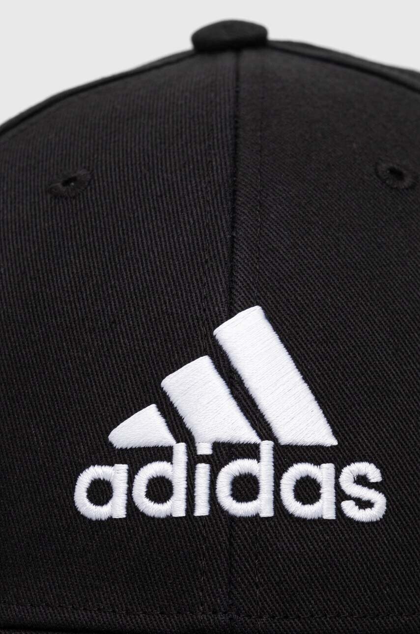 Бавовняна бейсболка adidas Performance колір чорний з аплікацією