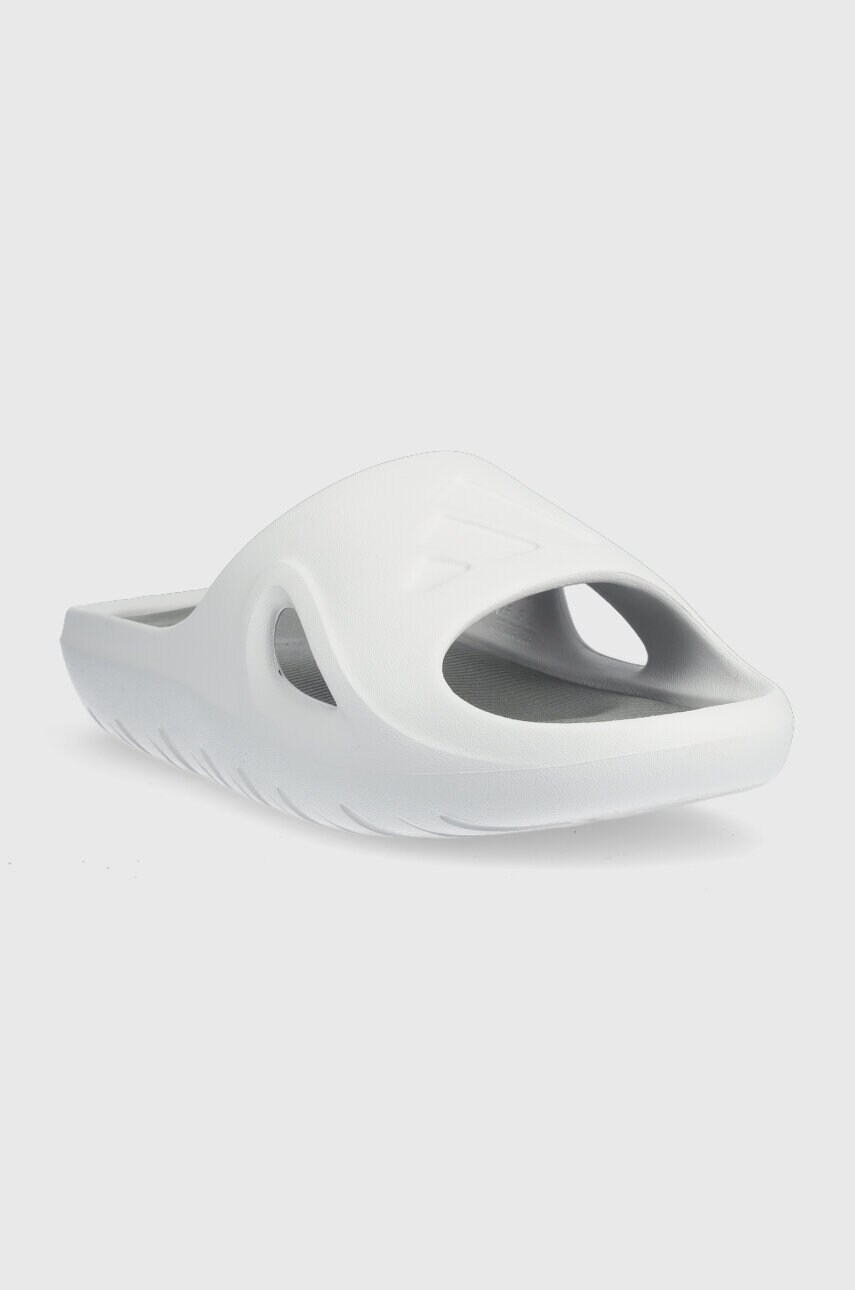 Шльопанці adidas колір білий