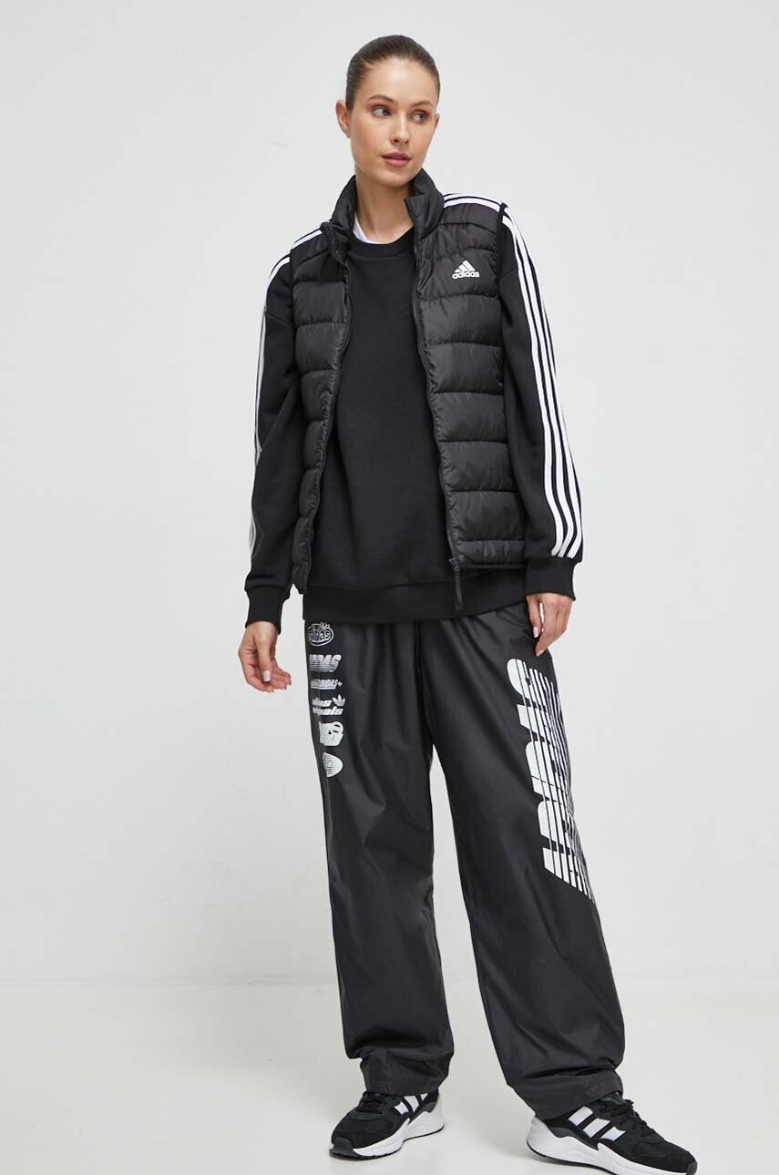 Пухова безрукавка adidas жіночий колір чорний перехідний