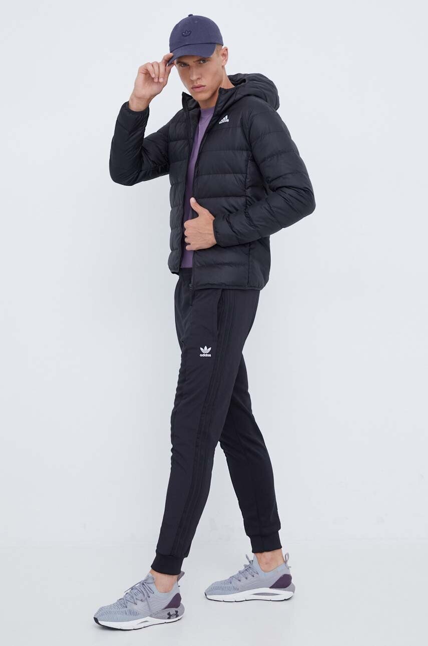 Пухова куртка adidas Essentials чоловіча колір чорний зимова HZ5723