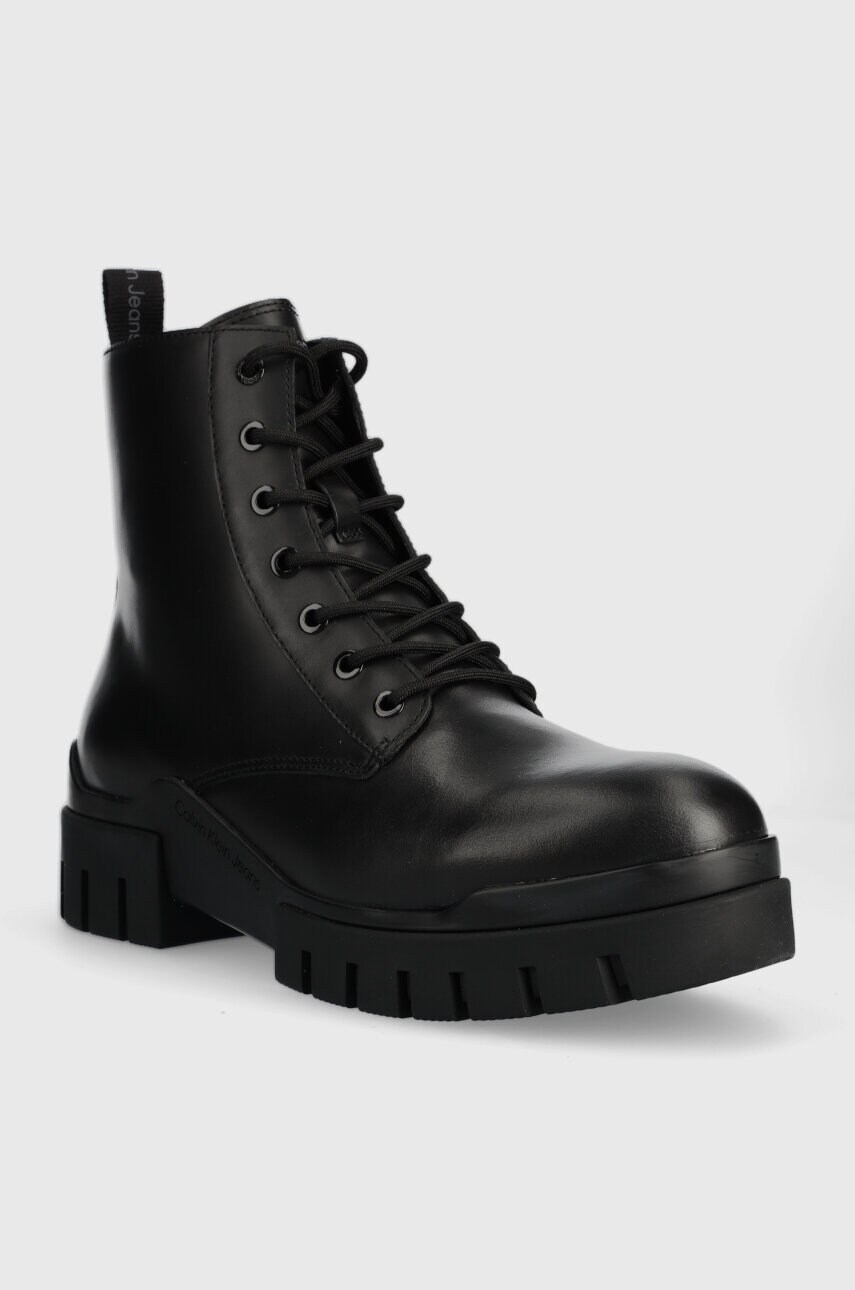 Шкіряні черевики Calvin Klein Jeans TRANSP COMBAT MID LACEUP LTH чоловічі колір чорний YM0YM00755