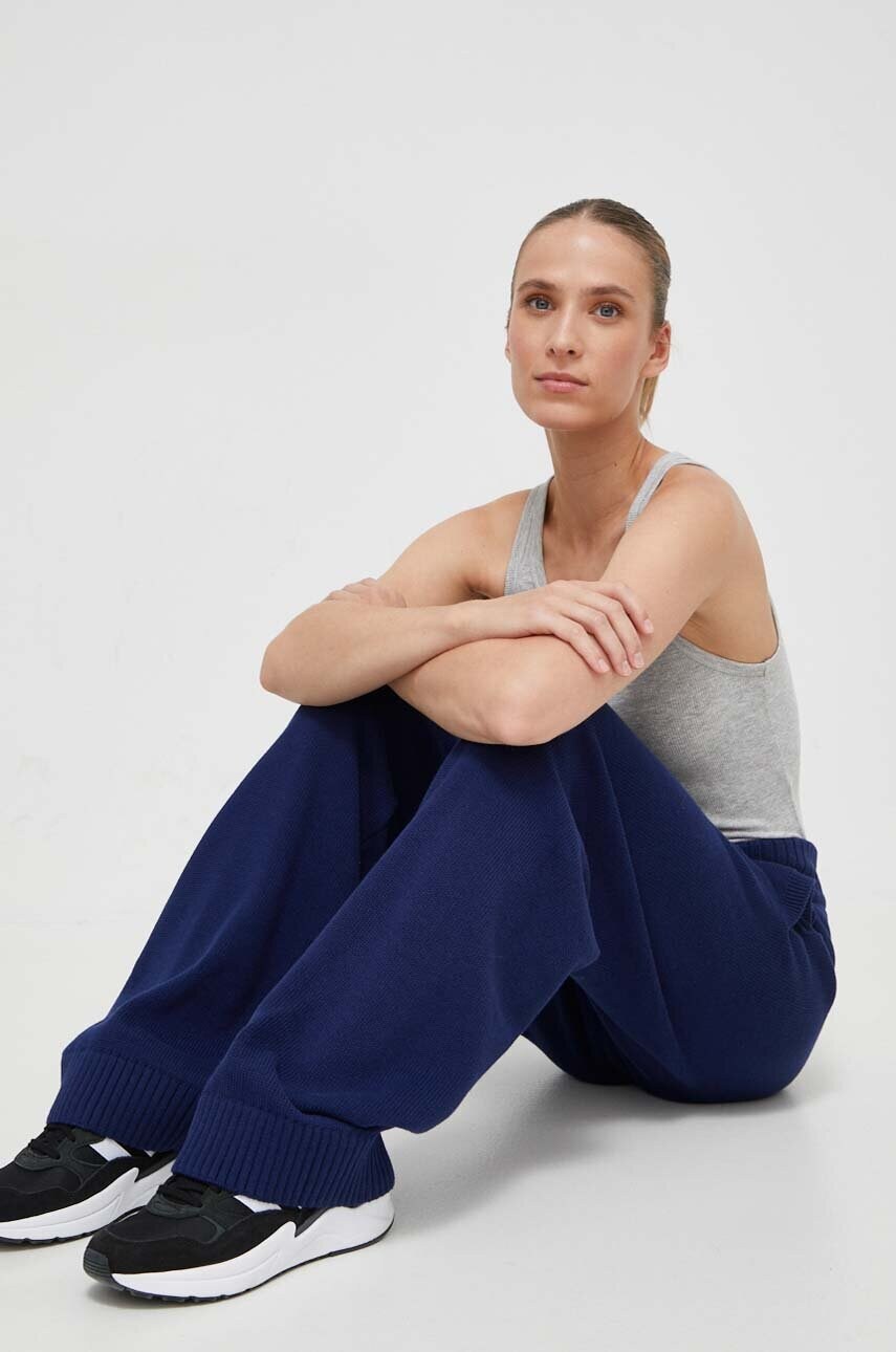 Бавовняні спортивні штани adidas Originals колір синій однотонні