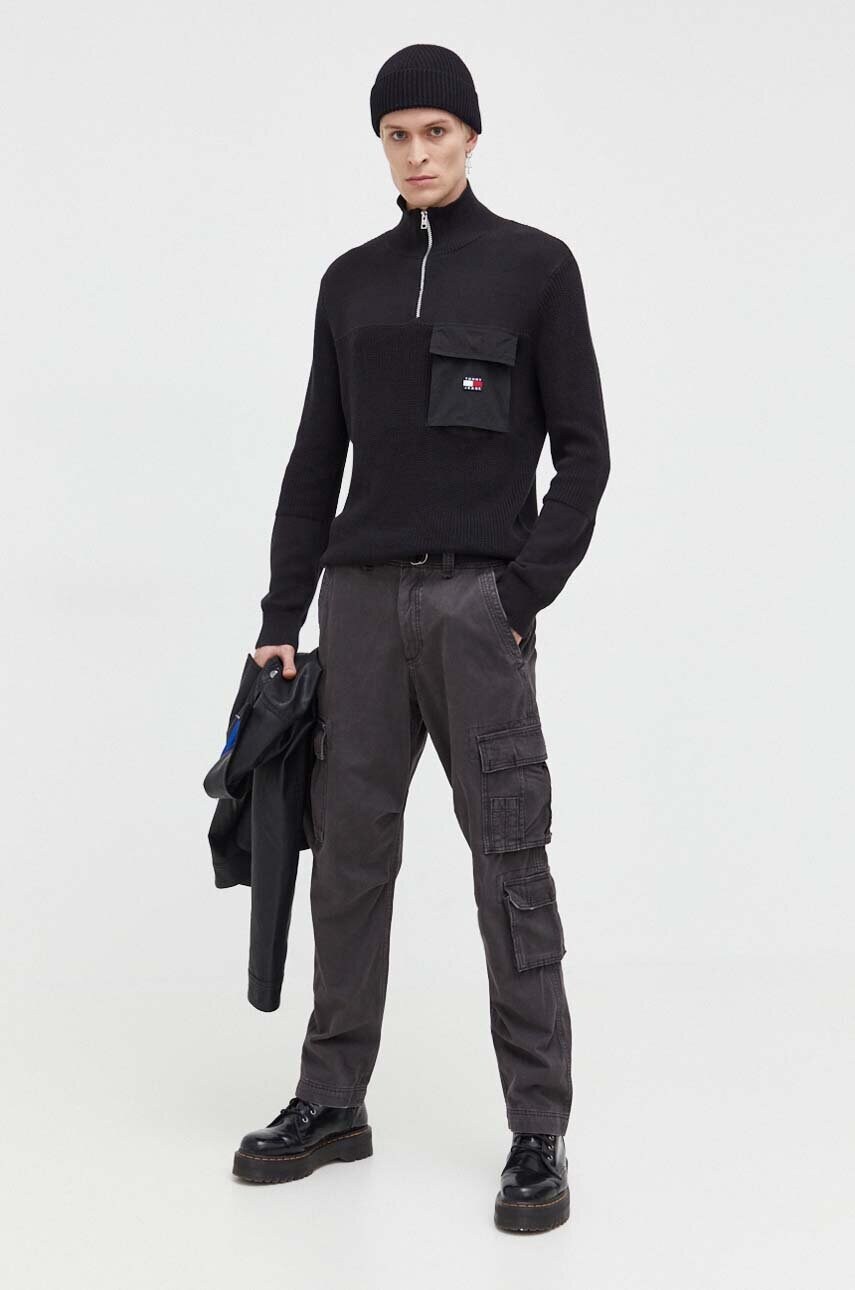 Бавовняний светр Tommy Jeans колір чорний півгольф