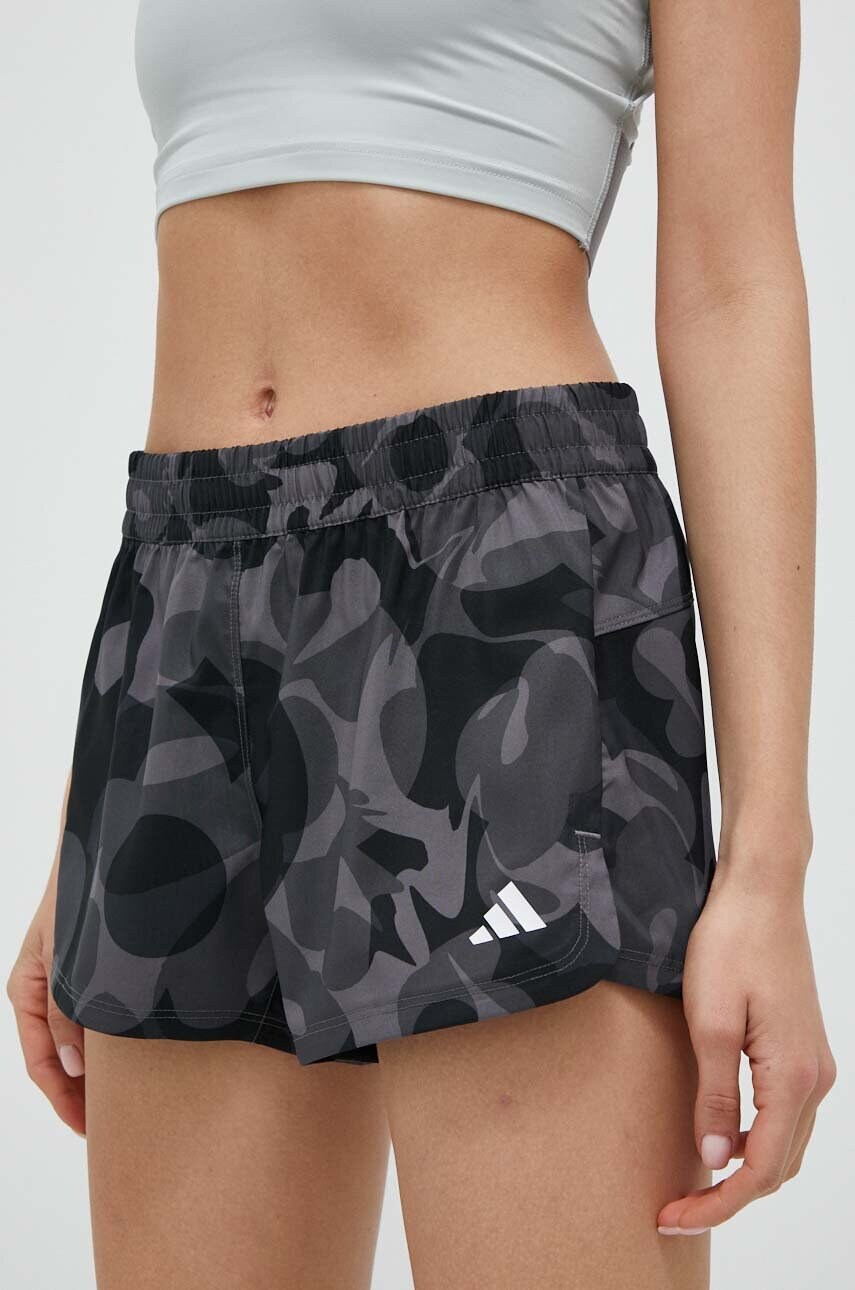 Шорти для тренувань adidas Performance Pacer Training Essentials колір чорний візерунок середня посадка