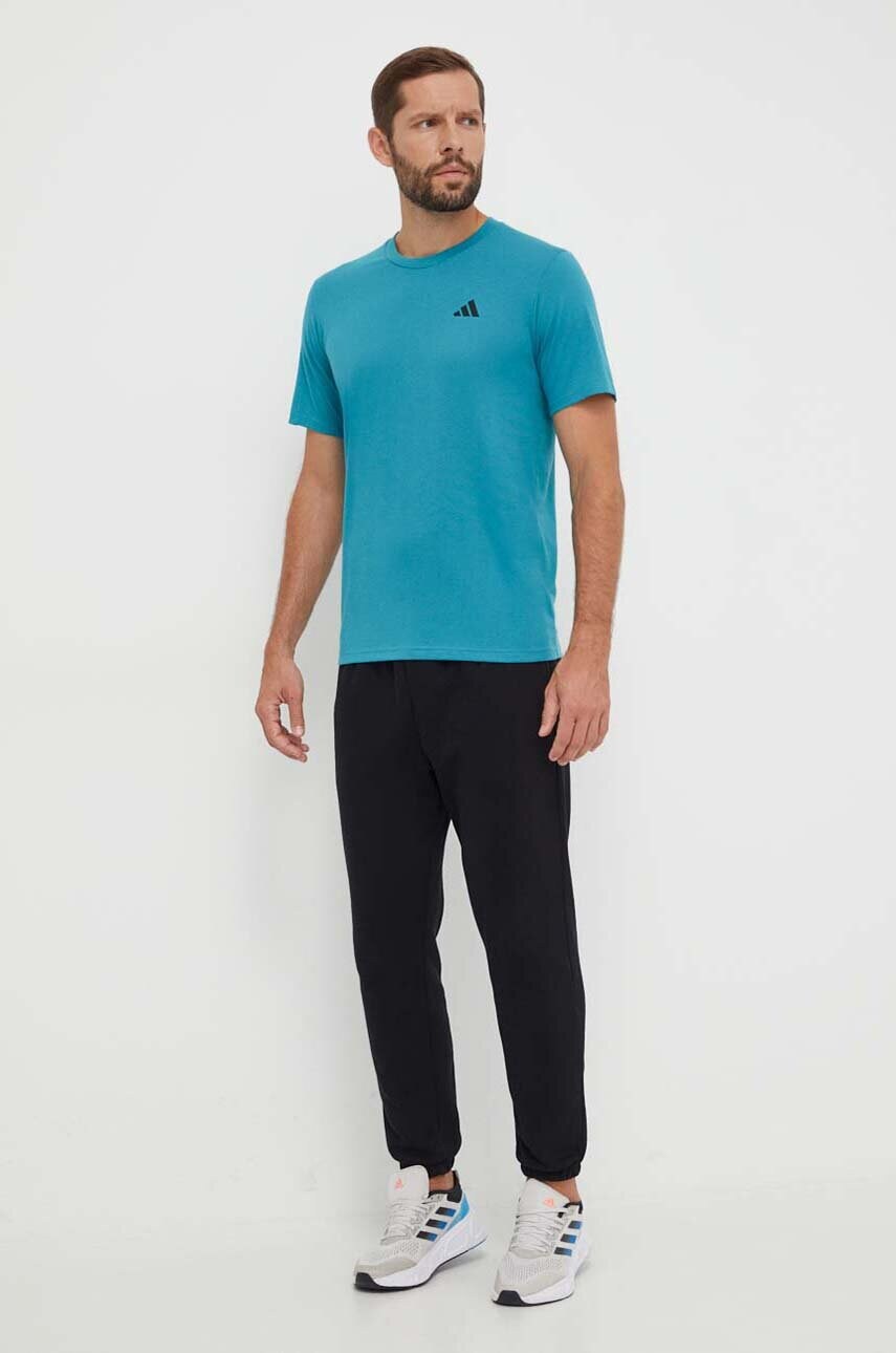 Тренувальна футболка adidas Performance Train Essentials колір зелений однотонна