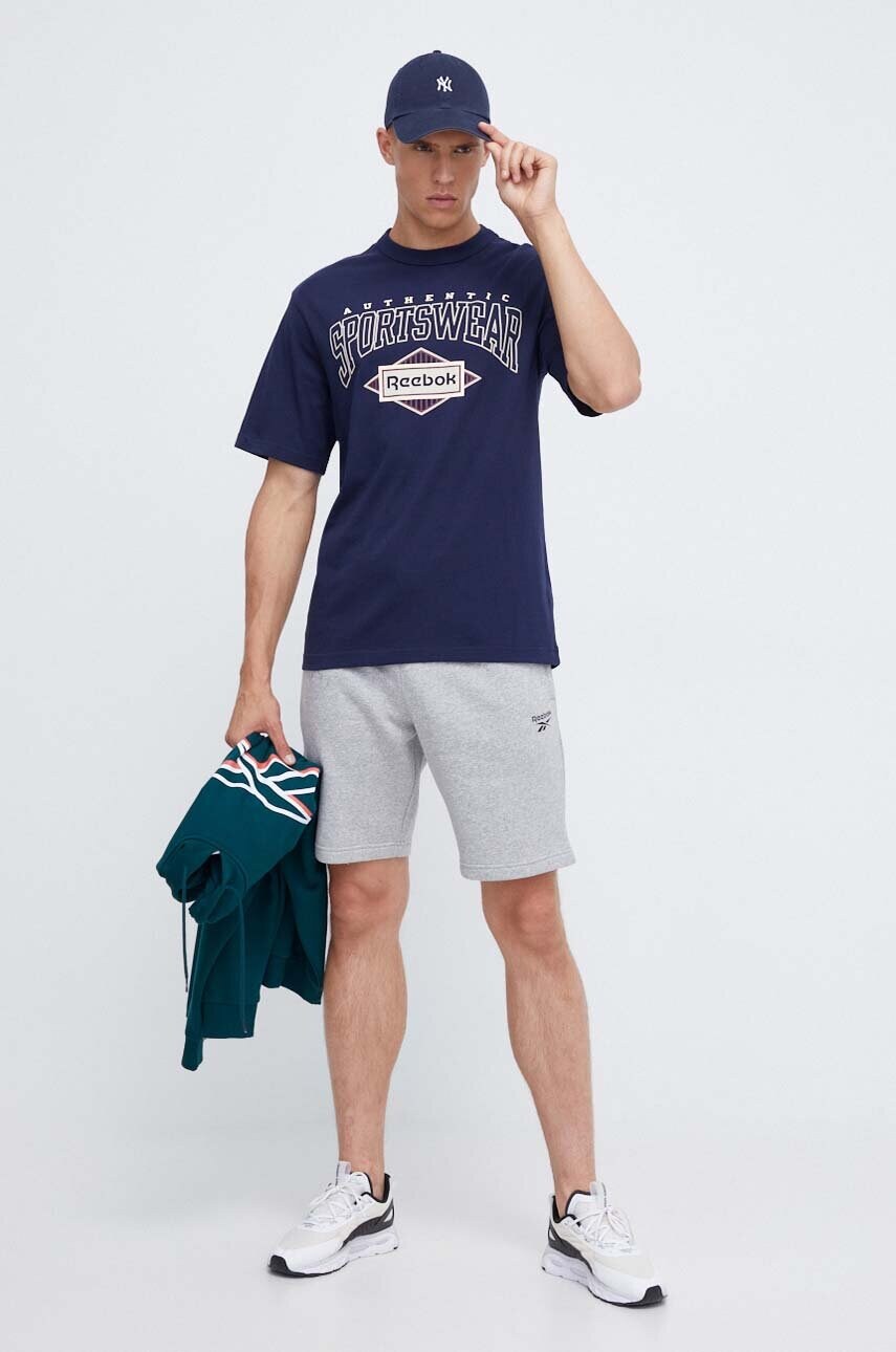 Бавовняна футболка Reebok Classic колір синій з принтом