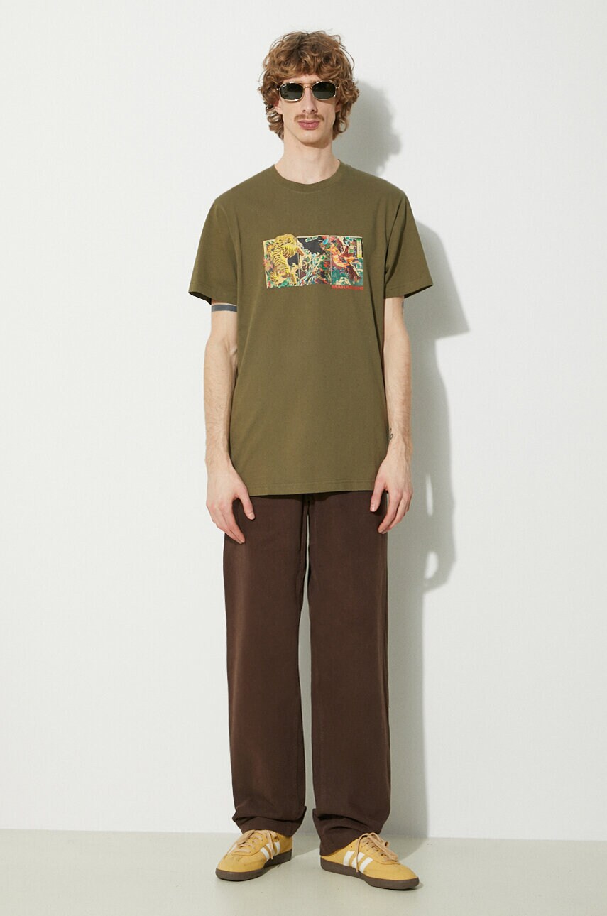 Бавовняна футболка Maharishi Tiger Vs. Samurai T-Shirt чоловіча колір зелений з принтом 1079.OLIVE