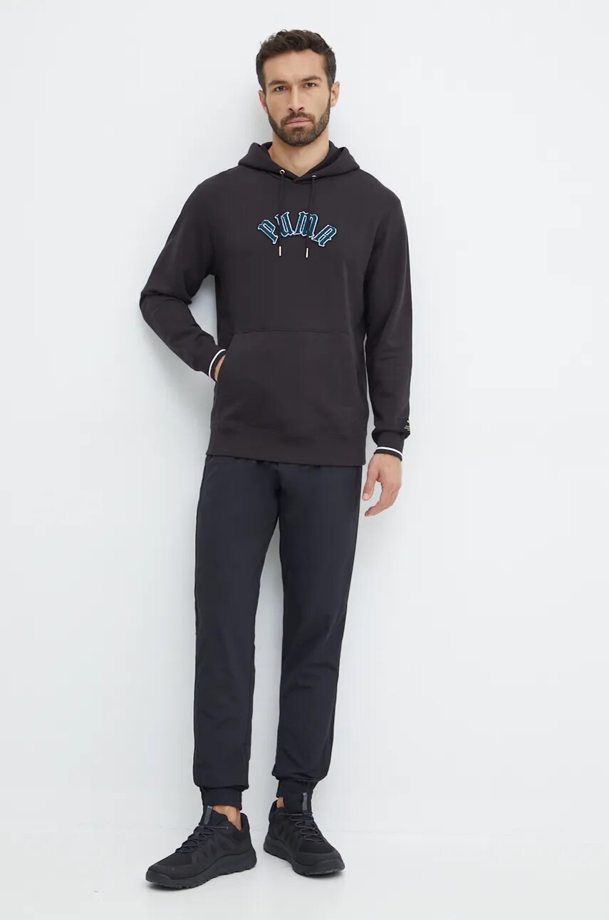 Бавовняна кофта Puma Classics Play Paris Hoodie чоловіча колір чорний з капюшоном з аплікацією 626766