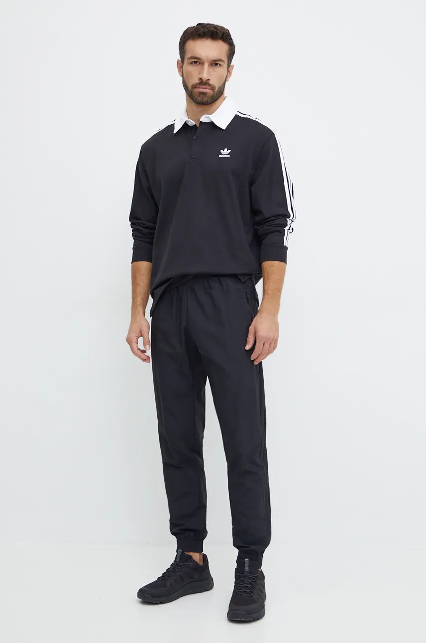 Бавовняний лонгслів adidas Originals Adicolor колір чорний з аплікацією IZ4806