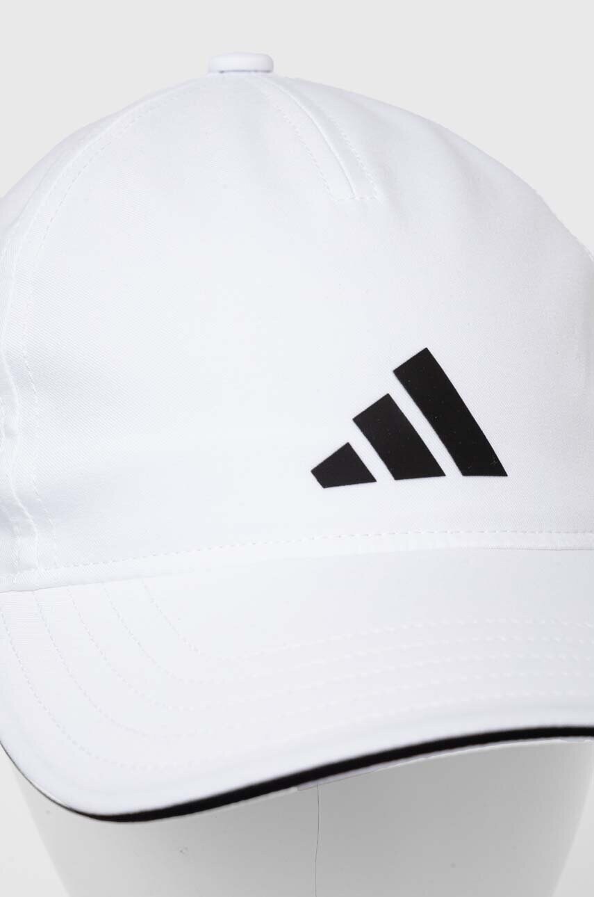 Кепка adidas Performance колір білий з аплікацією HT2031